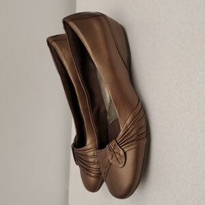 Aravon Yolanda Bronze Flats 8